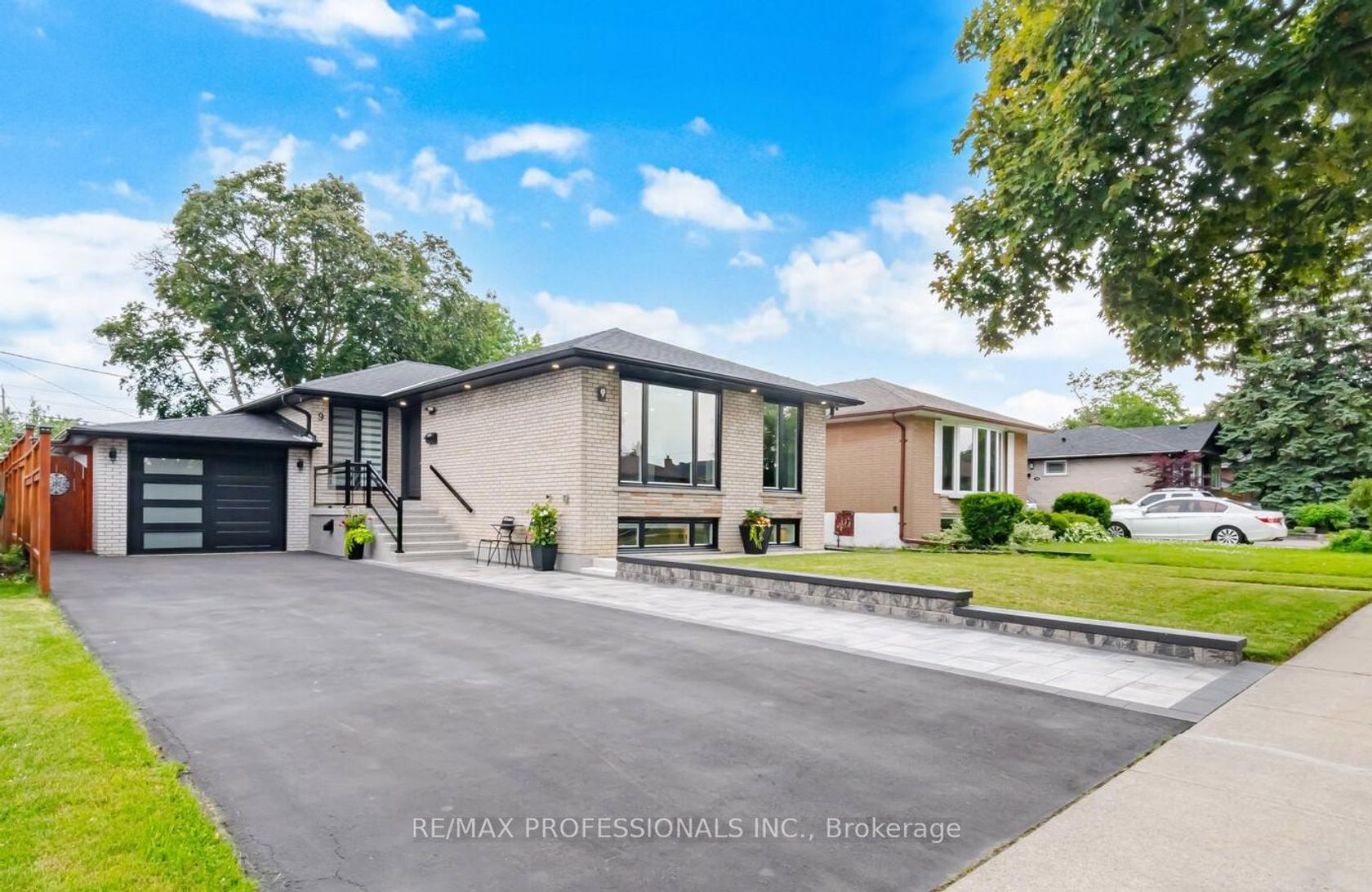 9 Tynevale Drive, Richview, Toronto 