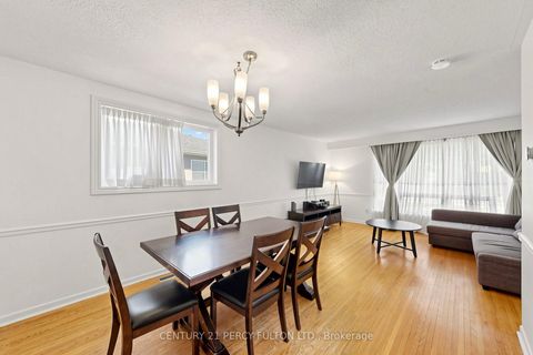 Photo 12 at 10 Devins Drive, Aurora Heights, Aurora