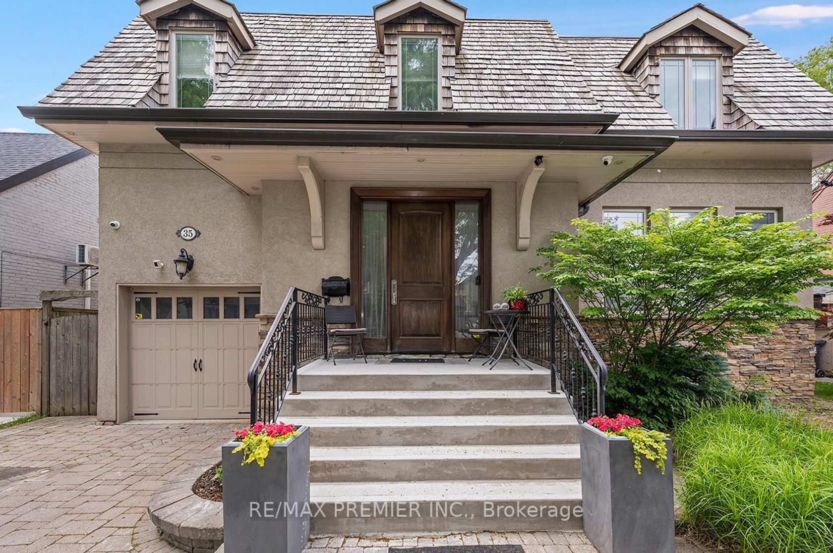35 Yorkdale Crescent, Pelmo Park W5, Toronto 