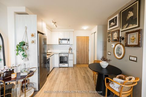 Photo 7 at 614 - 3100 Keele Street, CFB, Toronto
