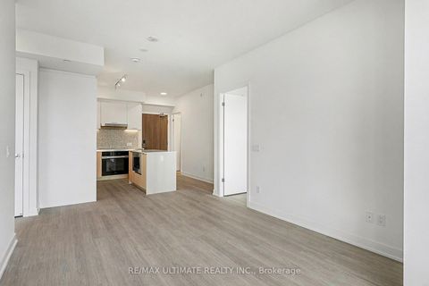 Photo 5 at 727 - 8188 Yonge Street, Uplands, Vaughan