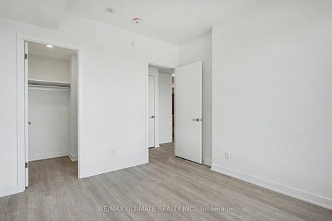 Photo 11 at 727 - 8188 Yonge Street, Uplands, Vaughan