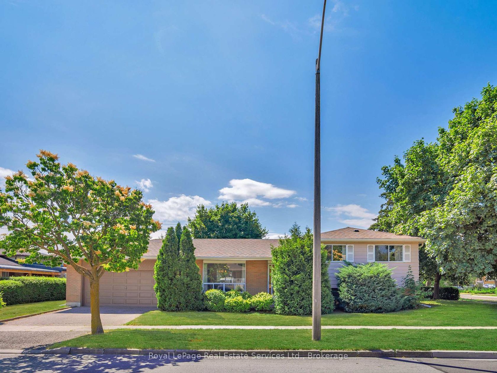 1 Mosswood Lane, Clairville, Toronto photo number 2