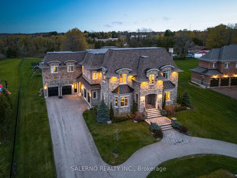 Photo 2 at 21 Stallions Court, Rural Vaughan, Vaughan