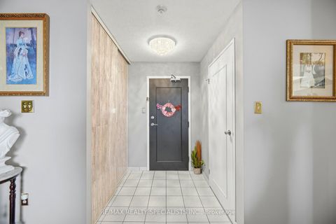 Photo 5 at 805 - 5 Rowntree Road N, Jamestown, Toronto