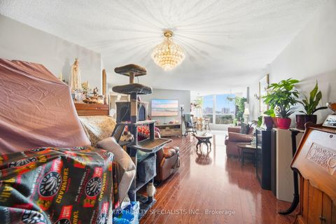 Photo 12 at 805 - 5 Rowntree Road N, Jamestown, Toronto