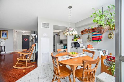 Photo 15 at 805 - 5 Rowntree Road N, Jamestown, Toronto
