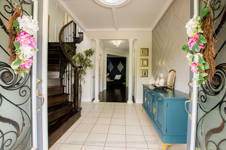 Photo 2 at 22 Valleyway Drive, Credit Valley, Brampton