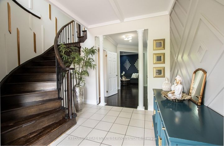 Photo 3 at 22 Valleyway Drive, Credit Valley, Brampton