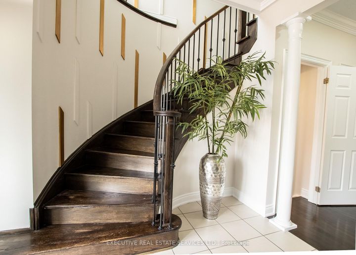 Photo 4 at 22 Valleyway Drive, Credit Valley, Brampton