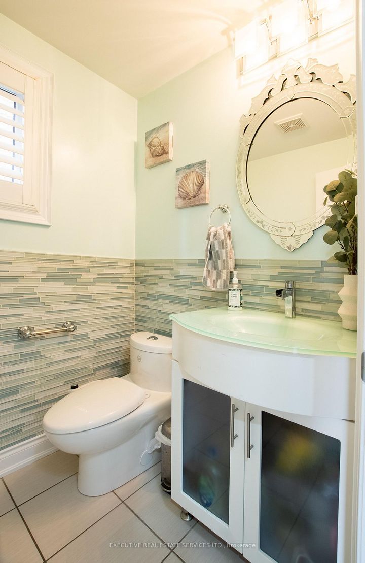 Photo 9 at 22 Valleyway Drive, Credit Valley, Brampton