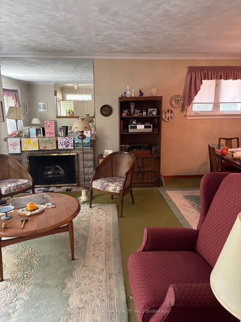 Photo 4 at 4 Winesap Place, Rosethorn, Toronto