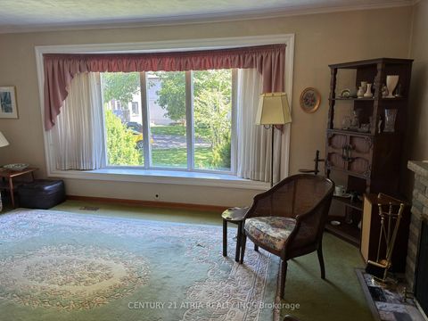Photo 7 at 4 Winesap Place, Rosethorn, Toronto