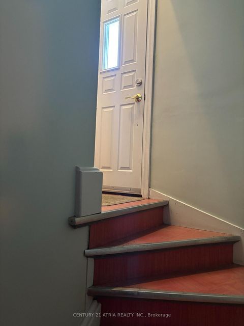 Photo 11 at 4 Winesap Place, Rosethorn, Toronto