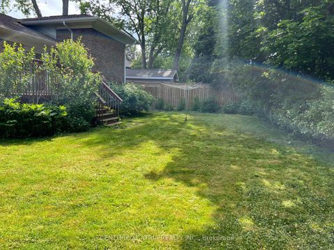 Photo 12 at 4 Winesap Place, Rosethorn, Toronto