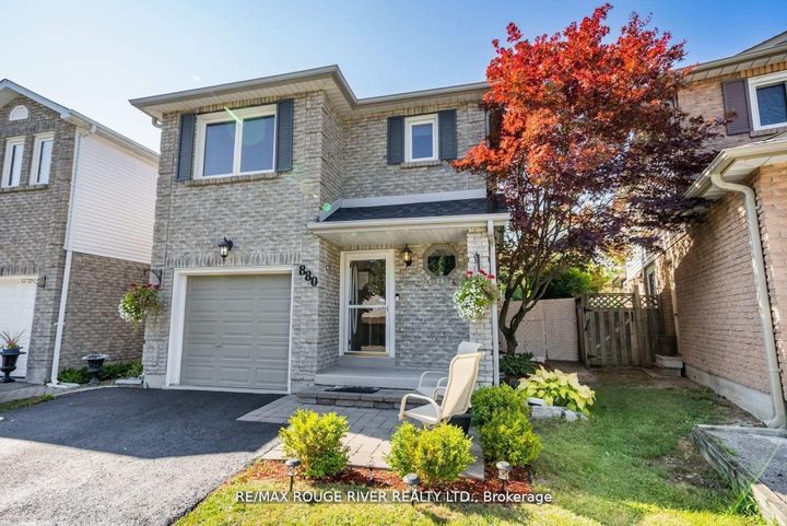 Photo 1 at 880 Castlegrove Avenue, McLaughlin, Oshawa