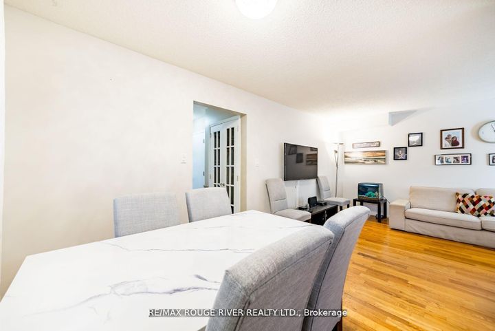 Photo 9 at 880 Castlegrove Avenue, McLaughlin, Oshawa