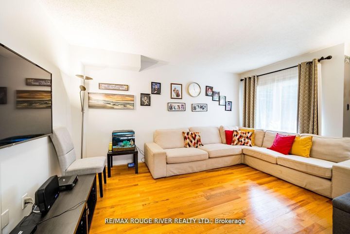 Photo 11 at 880 Castlegrove Avenue, McLaughlin, Oshawa