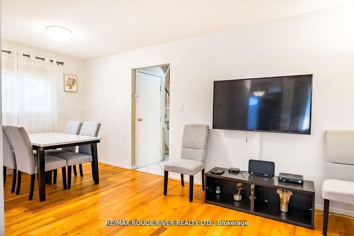 Photo 12 at 880 Castlegrove Avenue, McLaughlin, Oshawa