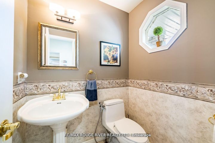 Photo 13 at 880 Castlegrove Avenue, McLaughlin, Oshawa