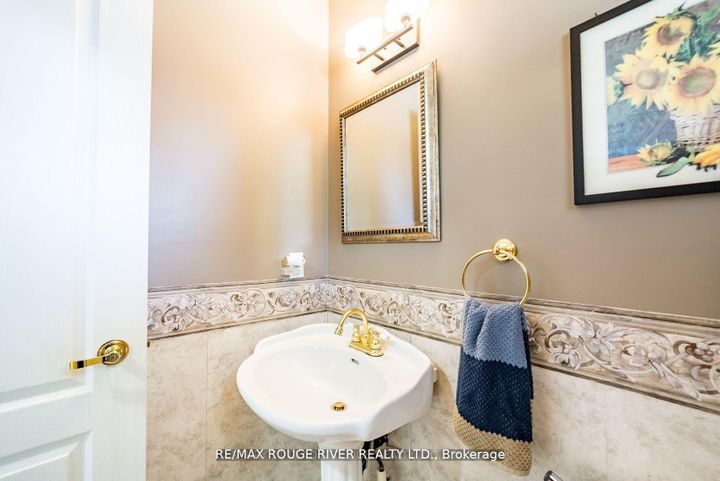 Photo 14 at 880 Castlegrove Avenue, McLaughlin, Oshawa