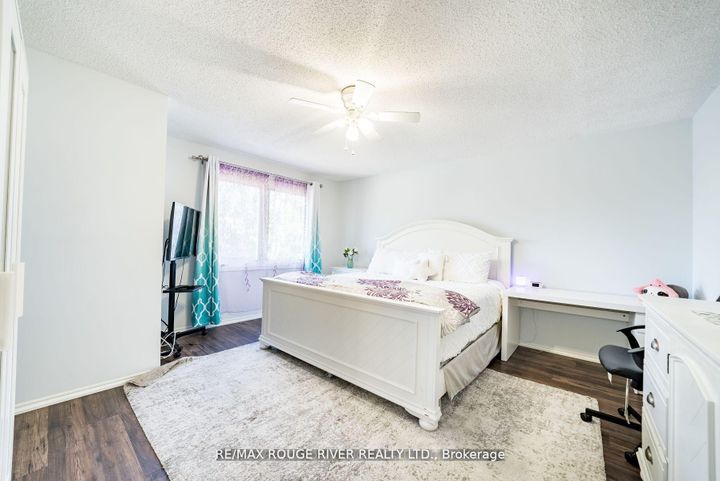 Photo 15 at 880 Castlegrove Avenue, McLaughlin, Oshawa
