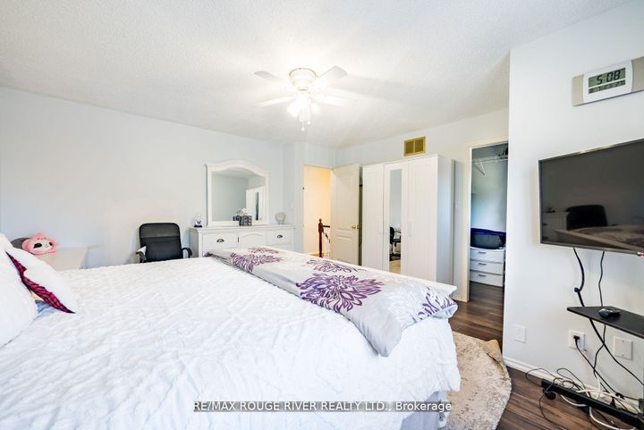 Photo 16 at 880 Castlegrove Avenue, McLaughlin, Oshawa