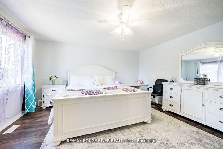 Photo 17 at 880 Castlegrove Avenue, McLaughlin, Oshawa
