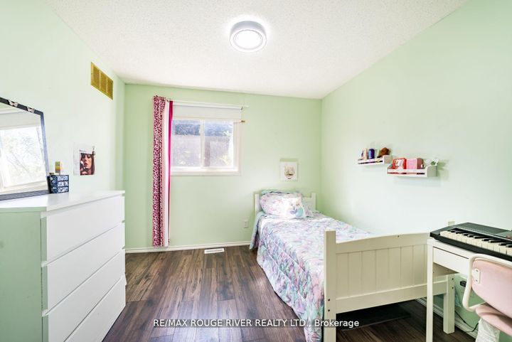 Photo 18 at 880 Castlegrove Avenue, McLaughlin, Oshawa