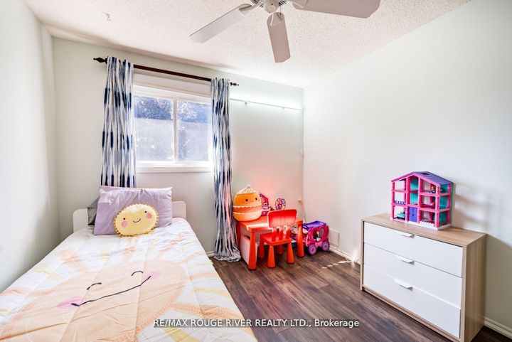 Photo 21 at 880 Castlegrove Avenue, McLaughlin, Oshawa
