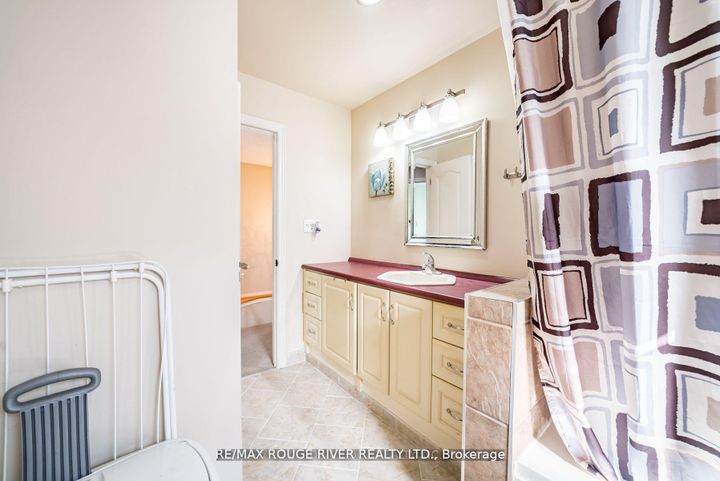 Photo 25 at 880 Castlegrove Avenue, McLaughlin, Oshawa