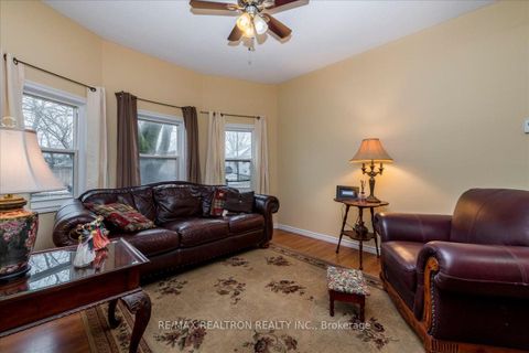 Photo 3 at 86 John Street, Sanford, Barrie