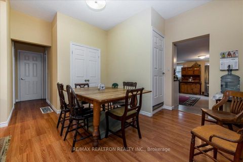 Photo 5 at 86 John Street, Sanford, Barrie