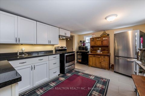 Photo 9 at 86 John Street, Sanford, Barrie