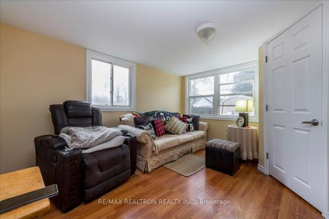 Photo 11 at 86 John Street, Sanford, Barrie