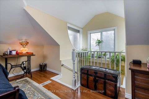 Photo 13 at 86 John Street, Sanford, Barrie