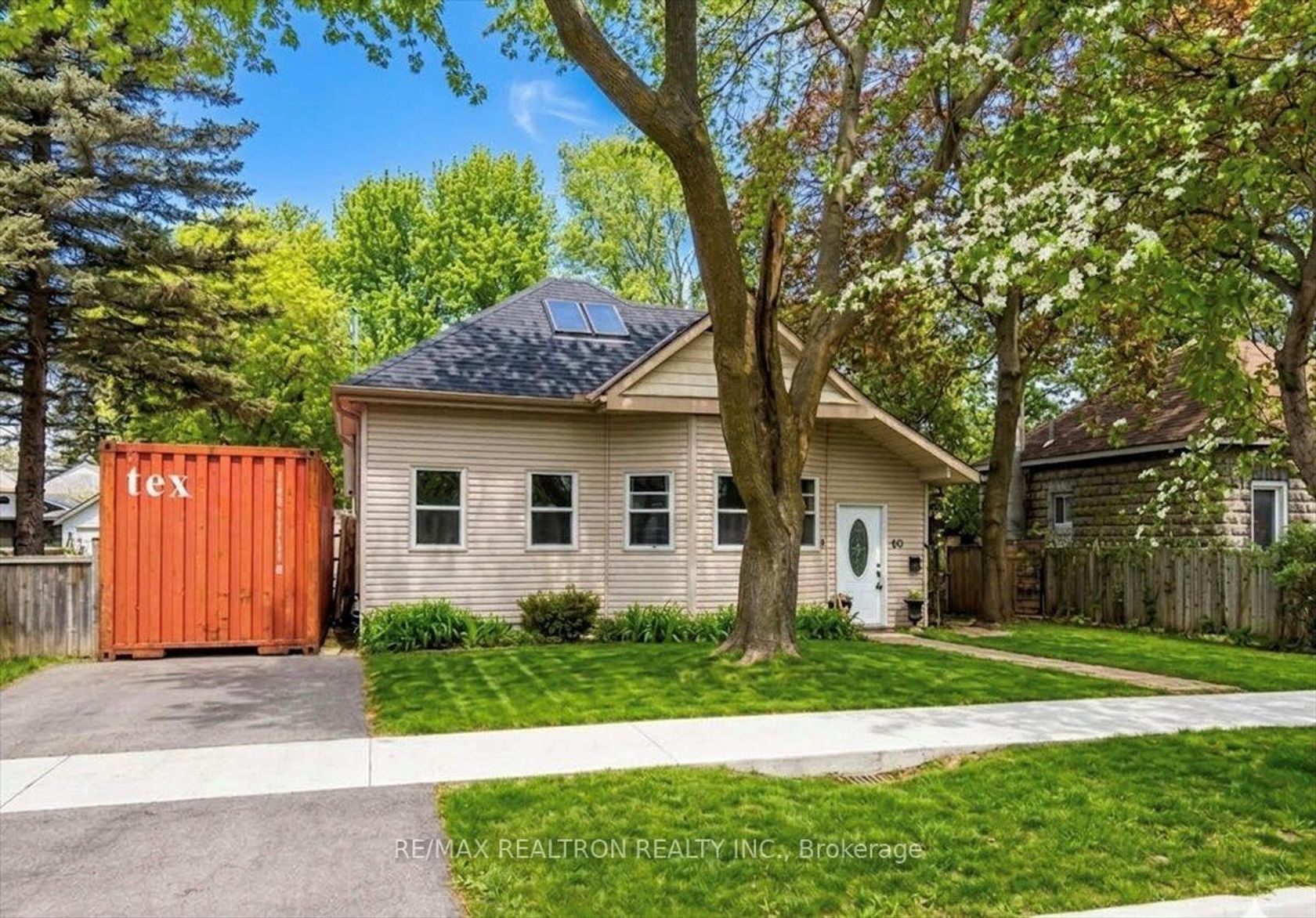 86 John Street, Sanford, Barrie photo 0