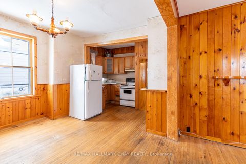 Photo 13 at 4 East Street, Wellington, Barrie