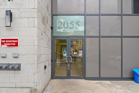 Photo 2 at 903 - 2055 Danforth Avenue, Woodbine Corridor, Toronto