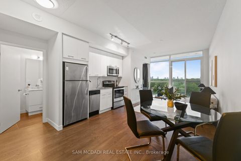 Photo 6 at 903 - 2055 Danforth Avenue, Woodbine Corridor, Toronto