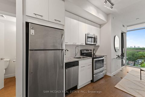 Photo 7 at 903 - 2055 Danforth Avenue, Woodbine Corridor, Toronto