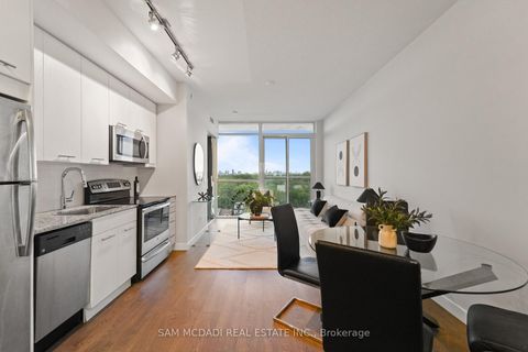 Photo 8 at 903 - 2055 Danforth Avenue, Woodbine Corridor, Toronto