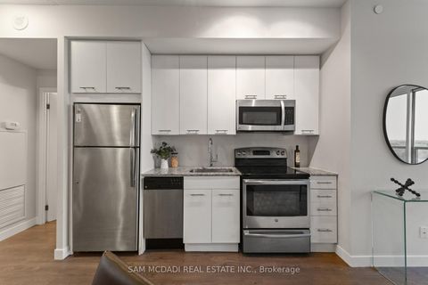 Photo 9 at 903 - 2055 Danforth Avenue, Woodbine Corridor, Toronto