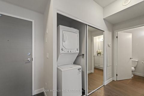 Photo 18 at 903 - 2055 Danforth Avenue, Woodbine Corridor, Toronto
