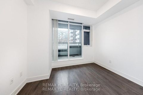Photo 12 at 217 - 525 Adelaide Street W, Waterfront Communities C1, Toronto