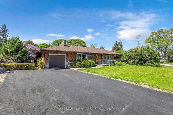 Photo 1 at 626 Iroquois Avenue, Ancaster, Hamilton