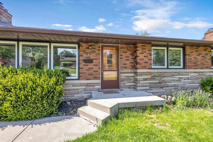 Photo 3 at 626 Iroquois Avenue, Ancaster, Hamilton