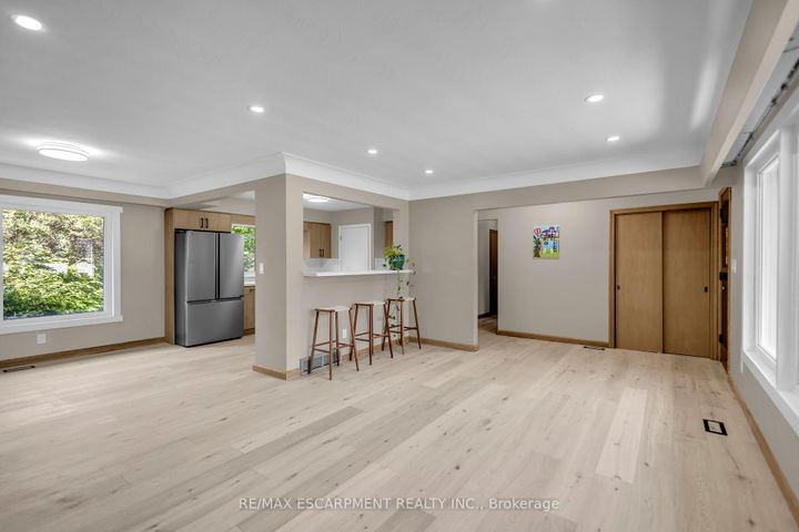 Photo 5 at 626 Iroquois Avenue, Ancaster, Hamilton