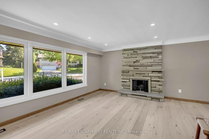 Photo 7 at 626 Iroquois Avenue, Ancaster, Hamilton