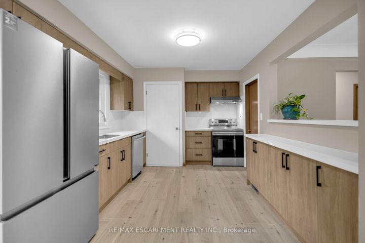 Photo 9 at 626 Iroquois Avenue, Ancaster, Hamilton